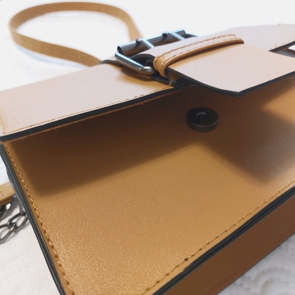 👜 Mustard Yellow Handbag with Black Metal buckle & chain detail 👜 - Picture 6 of 6